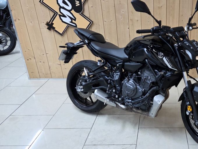 YAMAHA MT-07 (47.5CV) 4