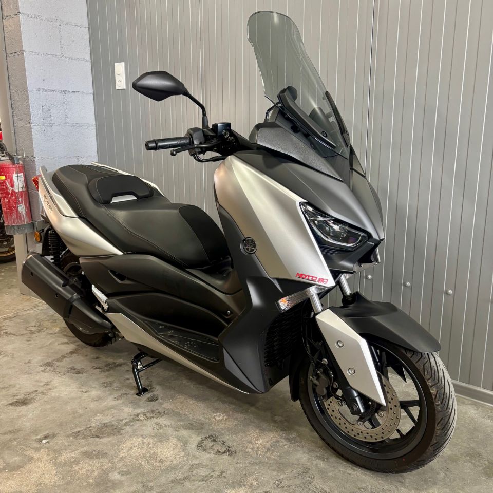 YAMAHA XMAX 300 4