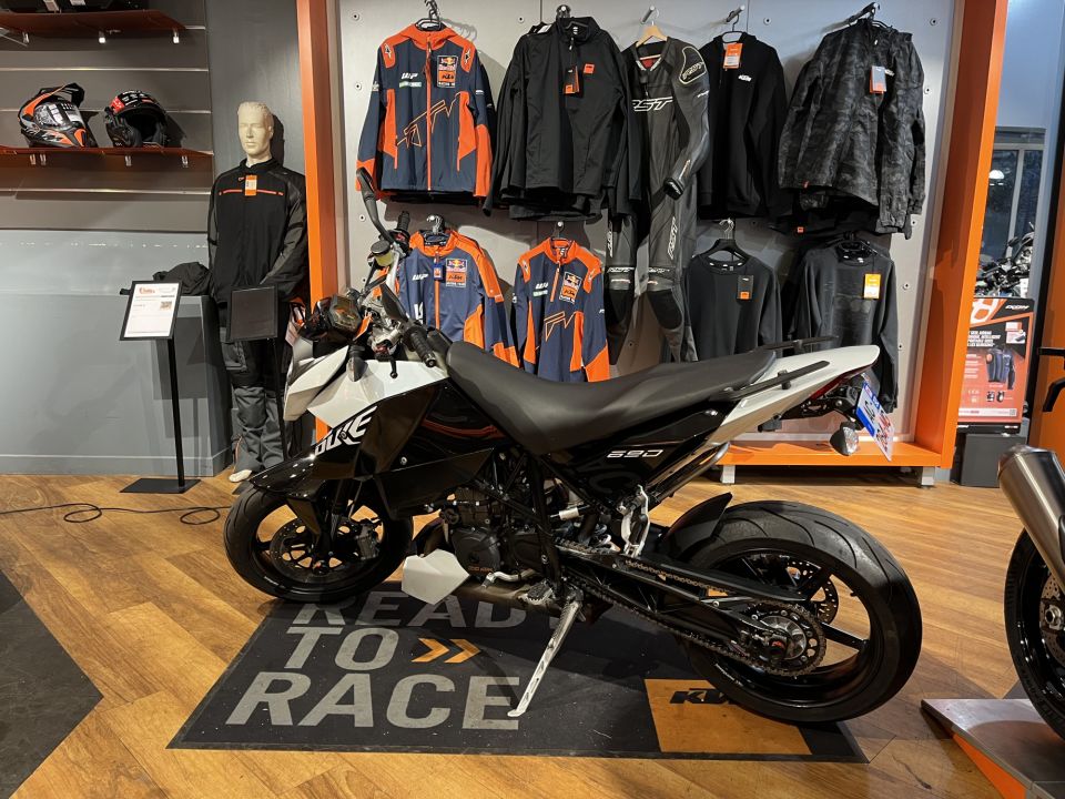 KTM 690 DUKE 4