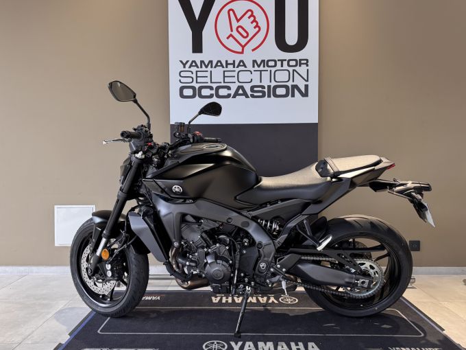 YAMAHA MT-09 4