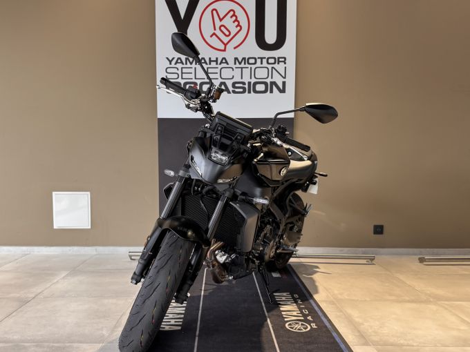YAMAHA MT-09 4