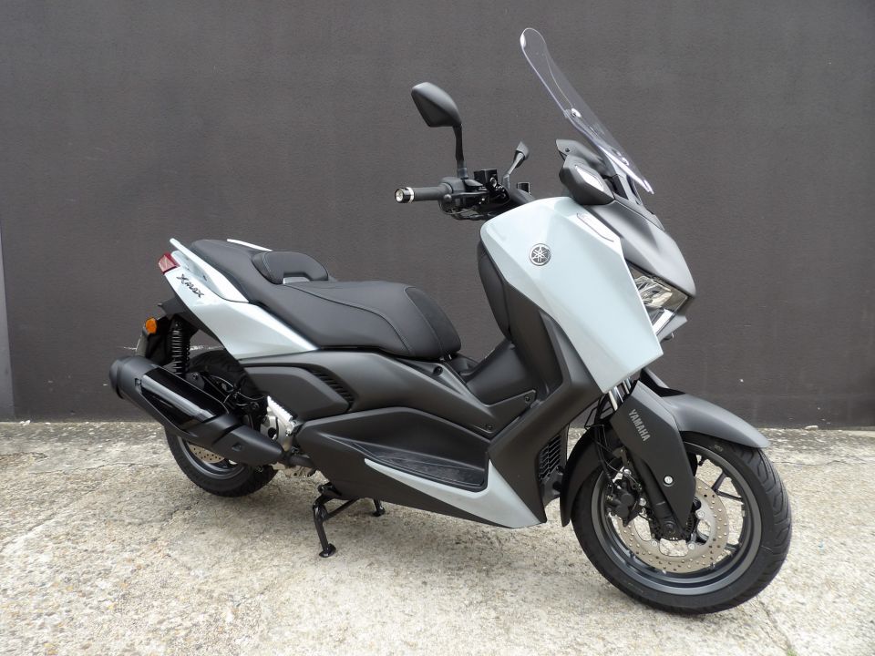 YAMAHA XMAX 300 TECH MAX + 4