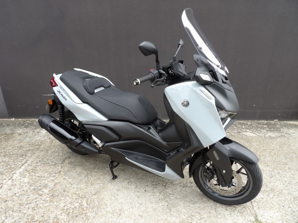 YAMAHA XMAX 300 TECH MAX + 4