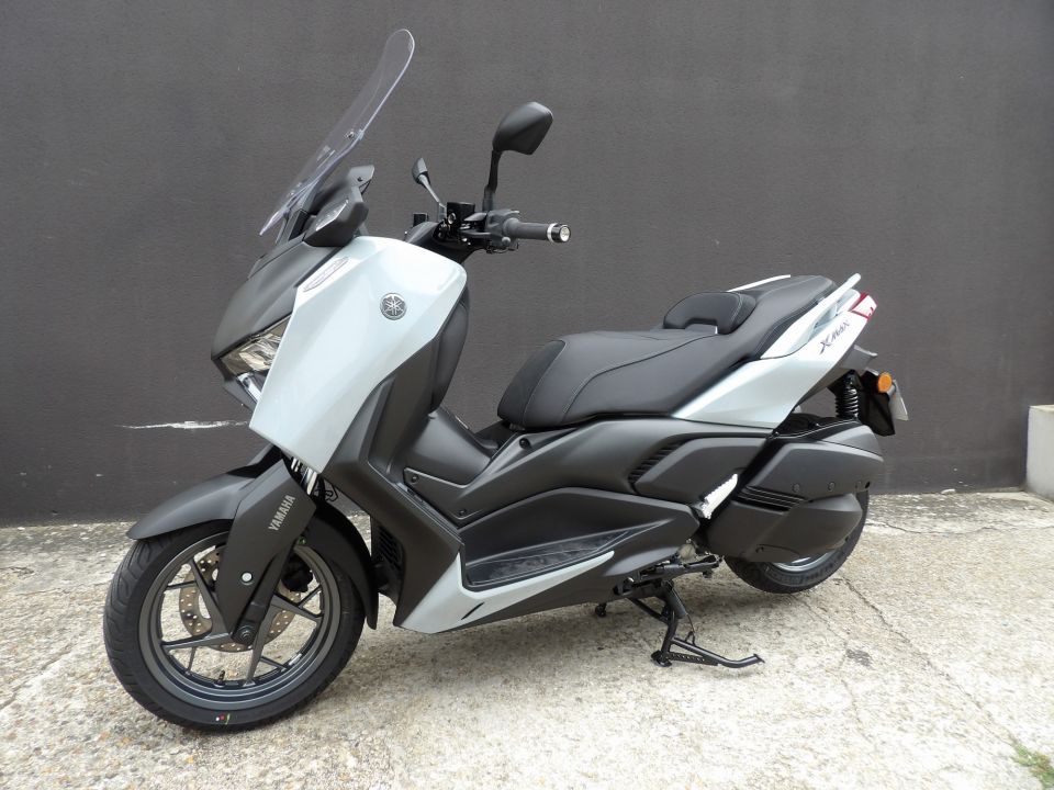 YAMAHA XMAX 300 TECH MAX + 4