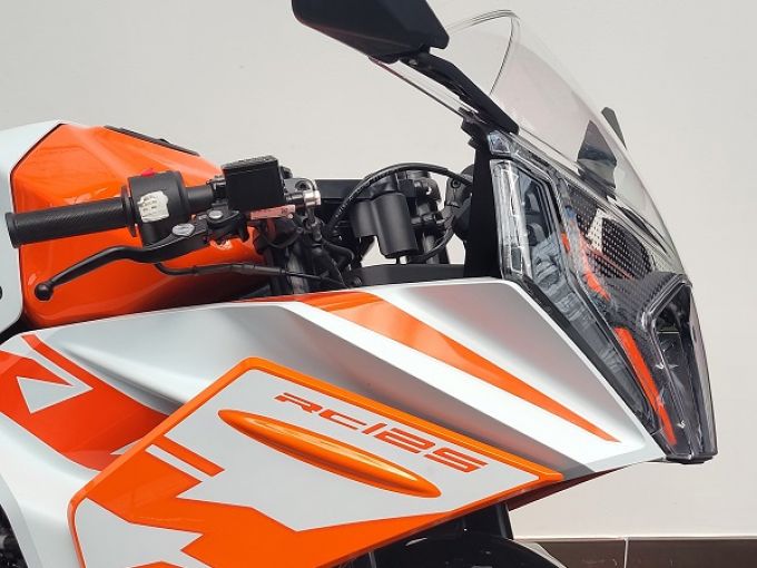 KTM RC 125 ABS 4