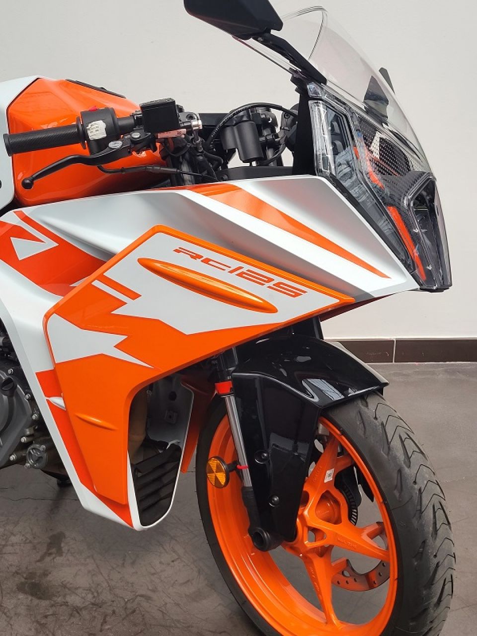 KTM RC 125 ABS 4