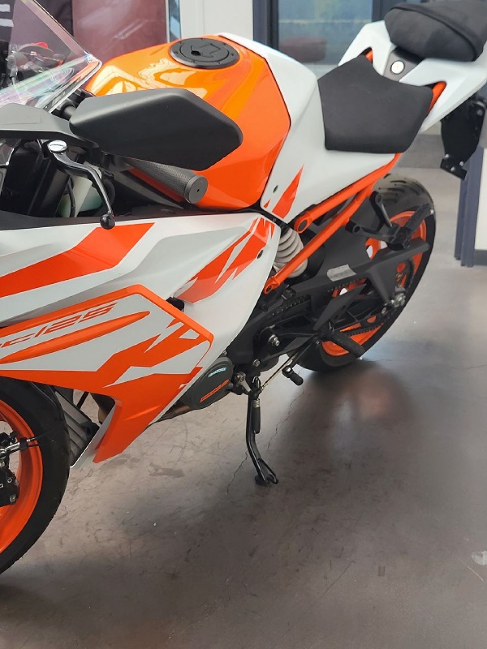 KTM RC 125 ABS 4