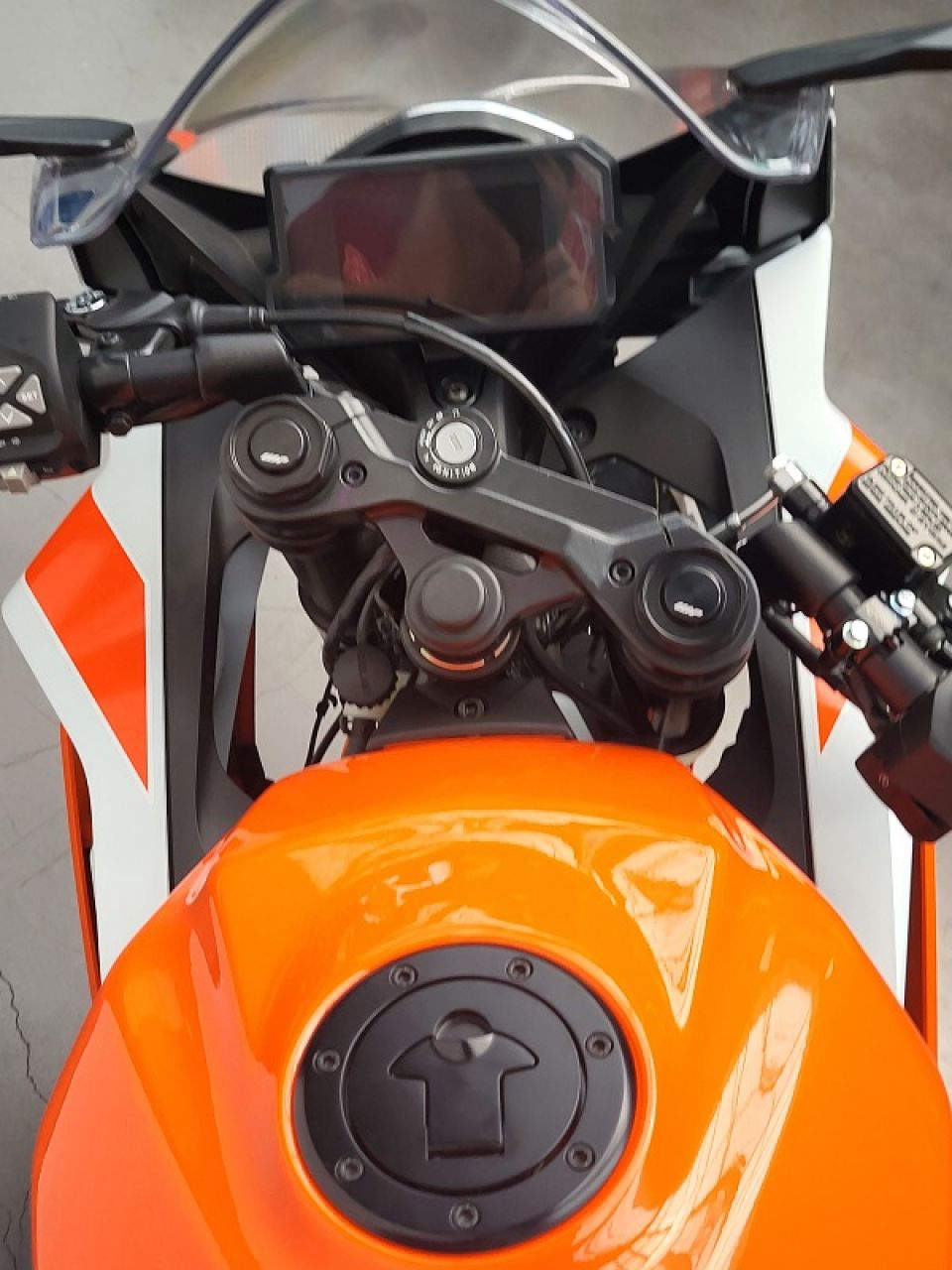 KTM RC 125 ABS 4