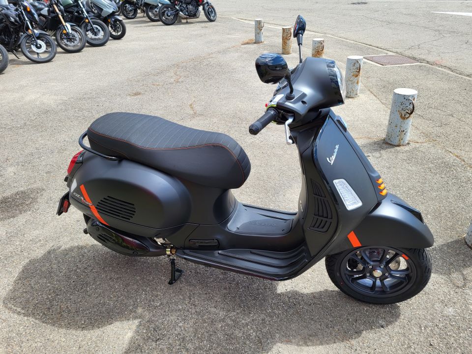 VESPA GTS SUPER SPORT 4