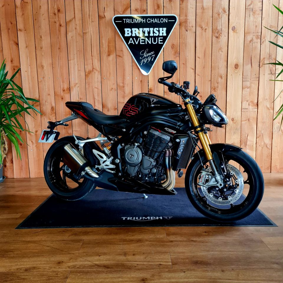 TRIUMPH SPEED TRIPLE 1200 RS 4