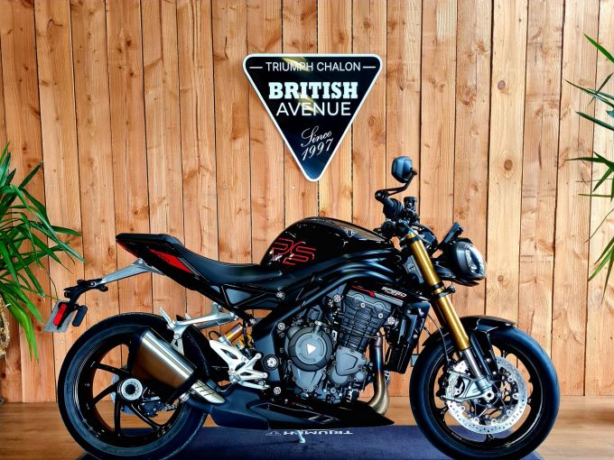 TRIUMPH SPEED TRIPLE 1200 RS 4
