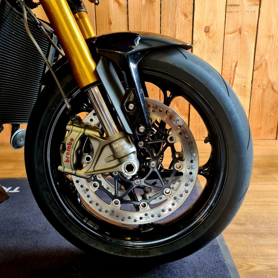 TRIUMPH SPEED TRIPLE 1200 RS 4