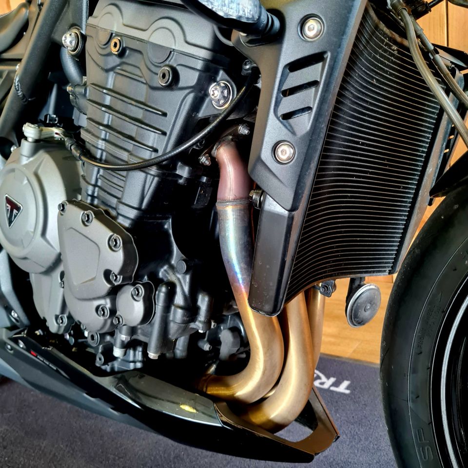 TRIUMPH SPEED TRIPLE 1200 RS 4