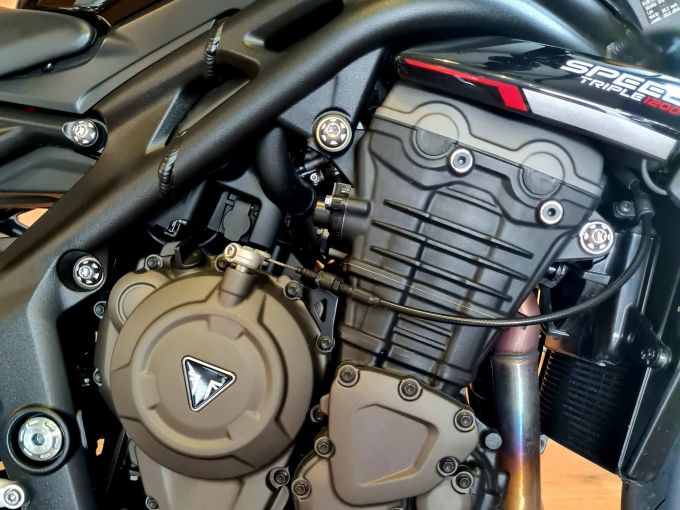 TRIUMPH SPEED TRIPLE 1200 RS 4