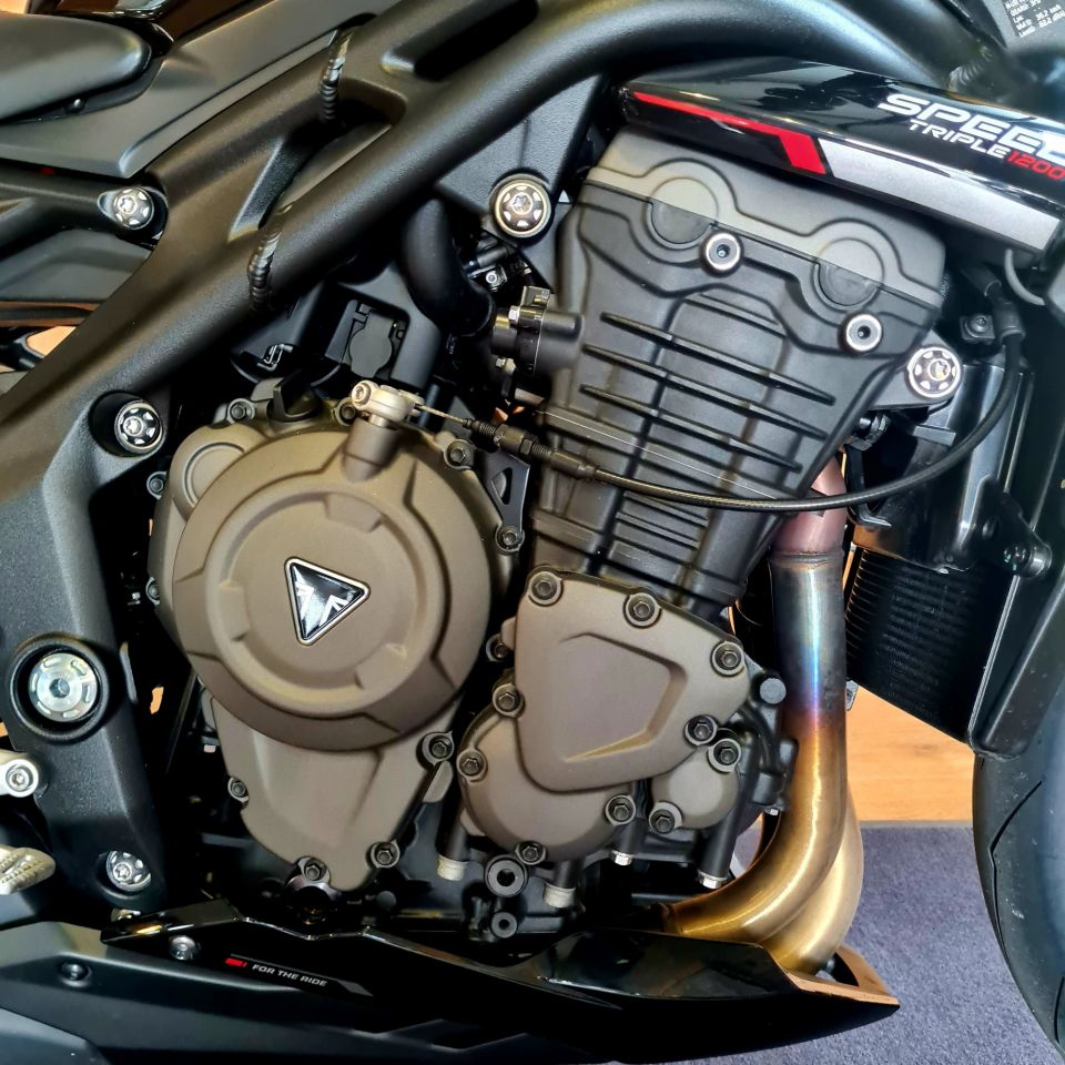 TRIUMPH SPEED TRIPLE 1200 RS 4