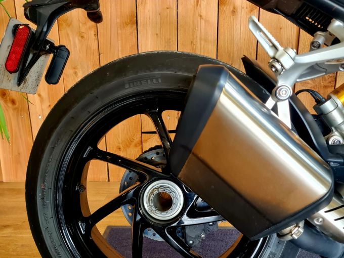 TRIUMPH SPEED TRIPLE 1200 RS 4