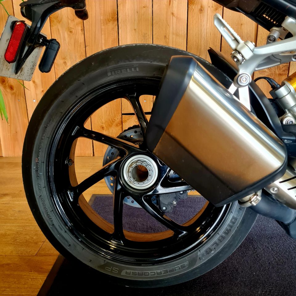 TRIUMPH SPEED TRIPLE 1200 RS 4