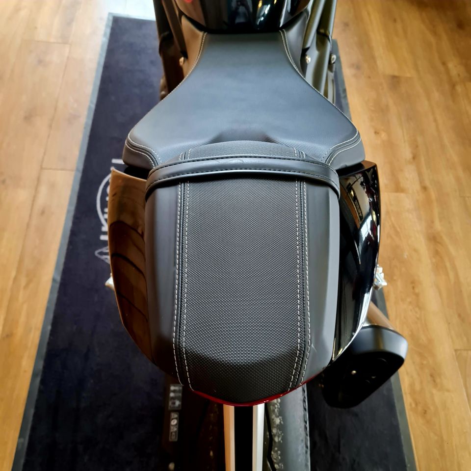 TRIUMPH SPEED TRIPLE 1200 RS 4