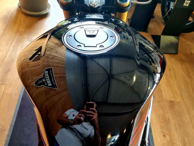 TRIUMPH SPEED TRIPLE 1200 RS 4