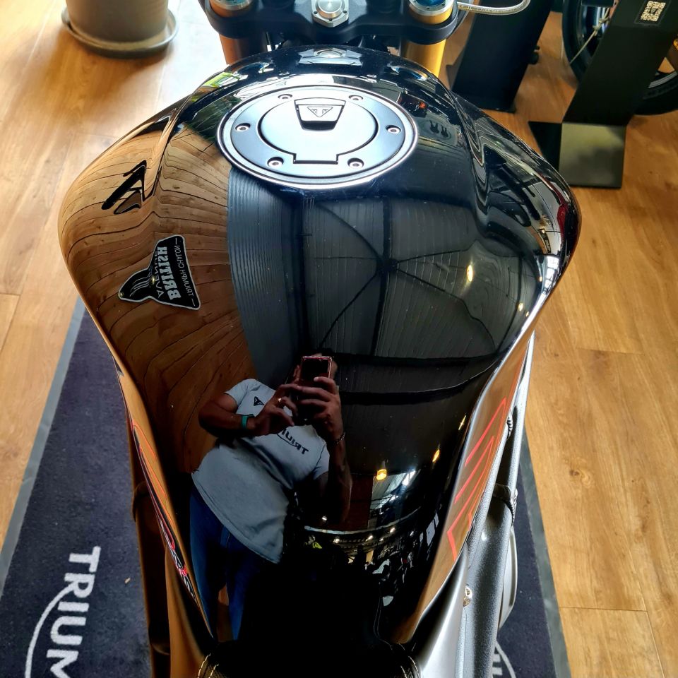 TRIUMPH SPEED TRIPLE 1200 RS 4