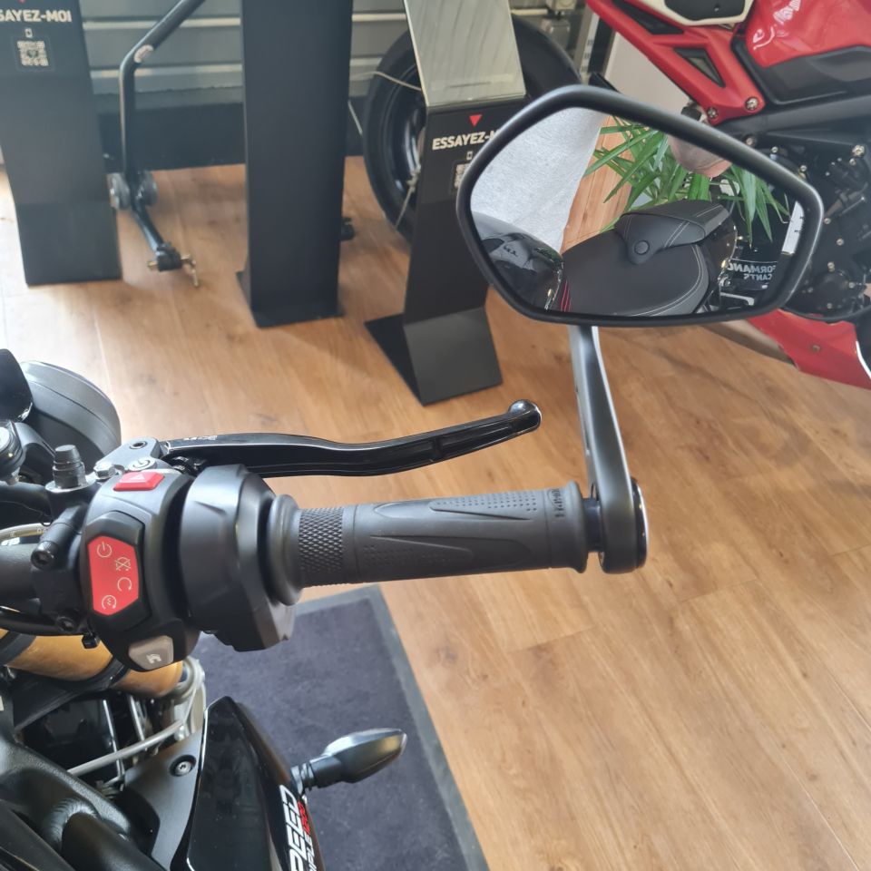 TRIUMPH SPEED TRIPLE 1200 RS 4