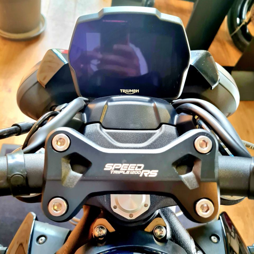 TRIUMPH SPEED TRIPLE 1200 RS 4