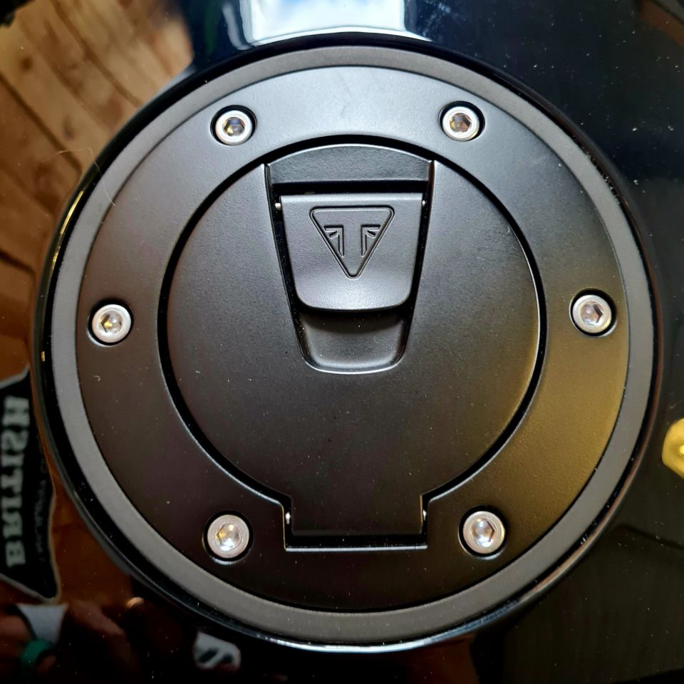 TRIUMPH SPEED TRIPLE 1200 RS 4