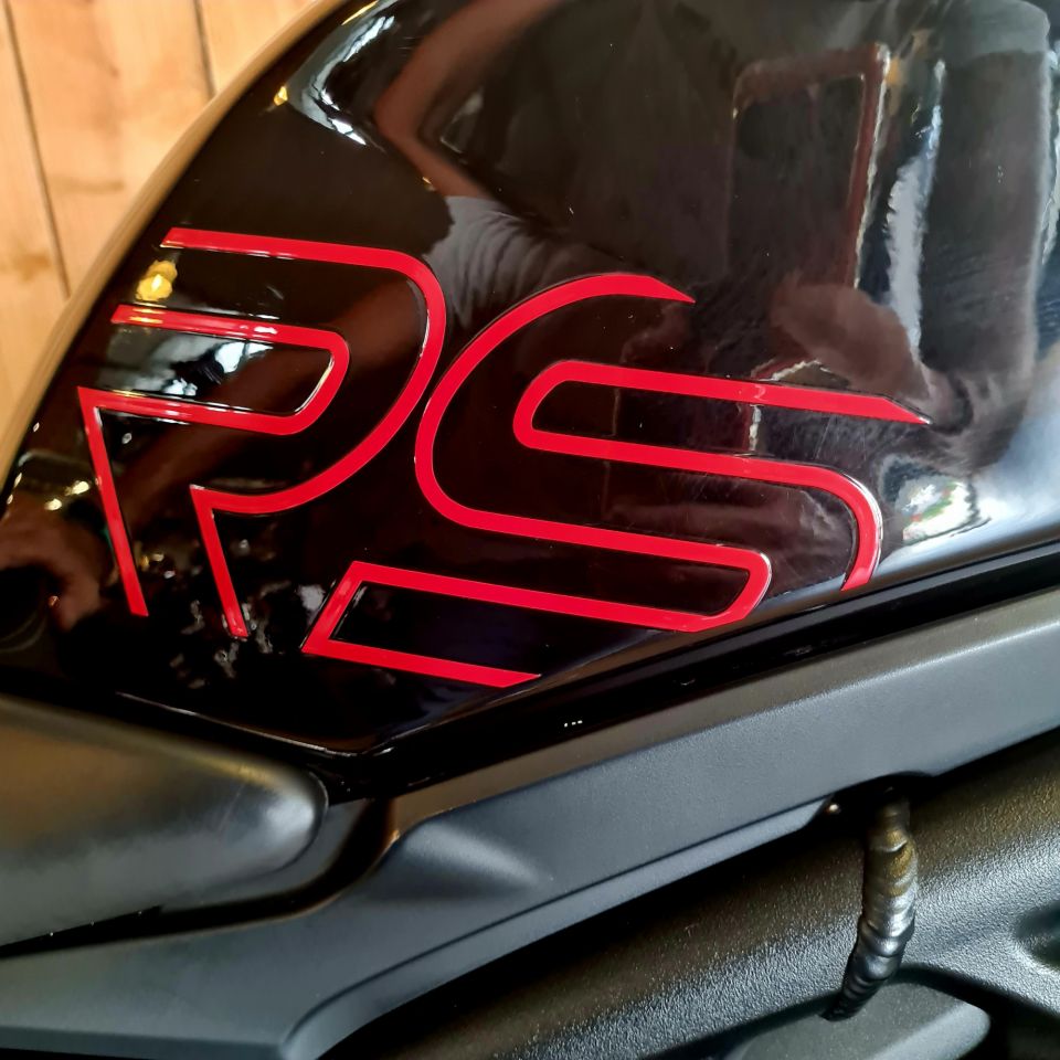 TRIUMPH SPEED TRIPLE 1200 RS 4