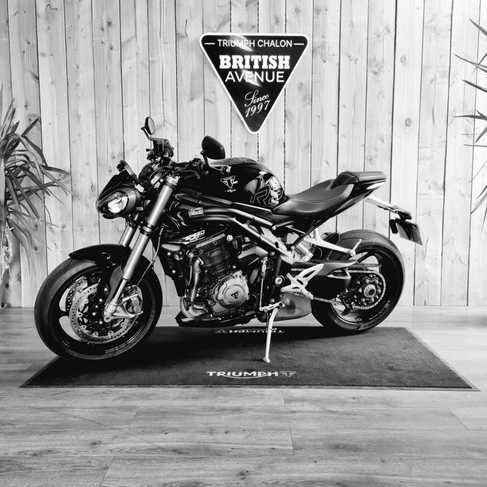 TRIUMPH SPEED TRIPLE 1200 RS 4