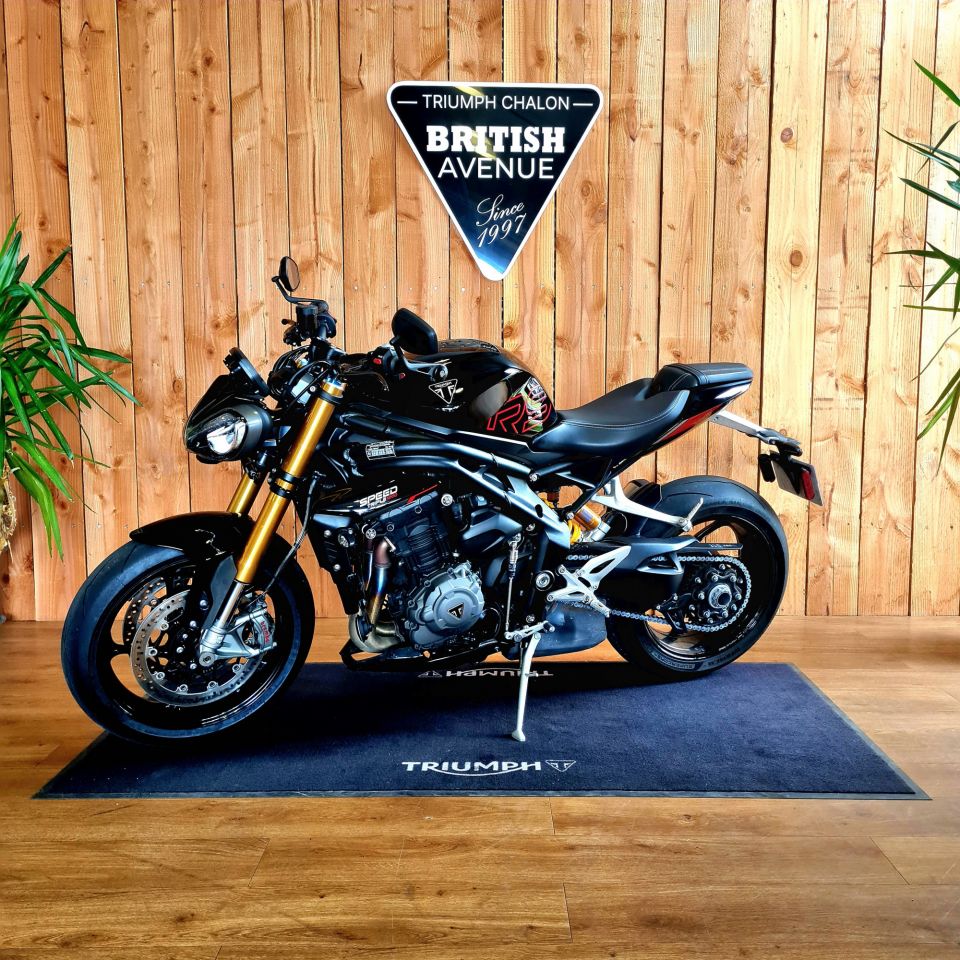 TRIUMPH SPEED TRIPLE 1200 RS 4