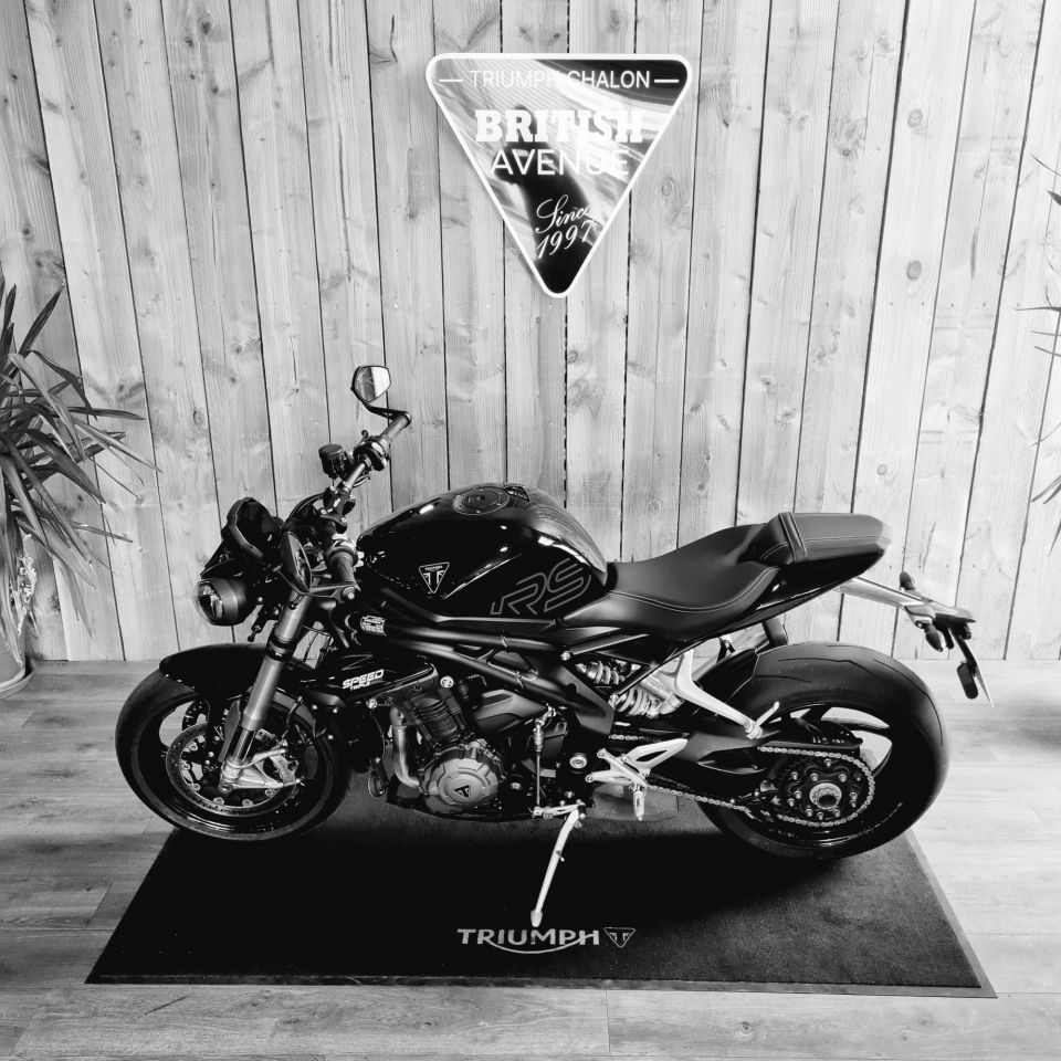 TRIUMPH SPEED TRIPLE 1200 RS 4