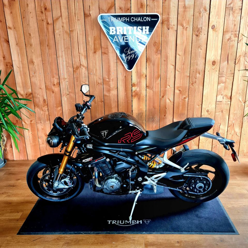 TRIUMPH SPEED TRIPLE 1200 RS 4