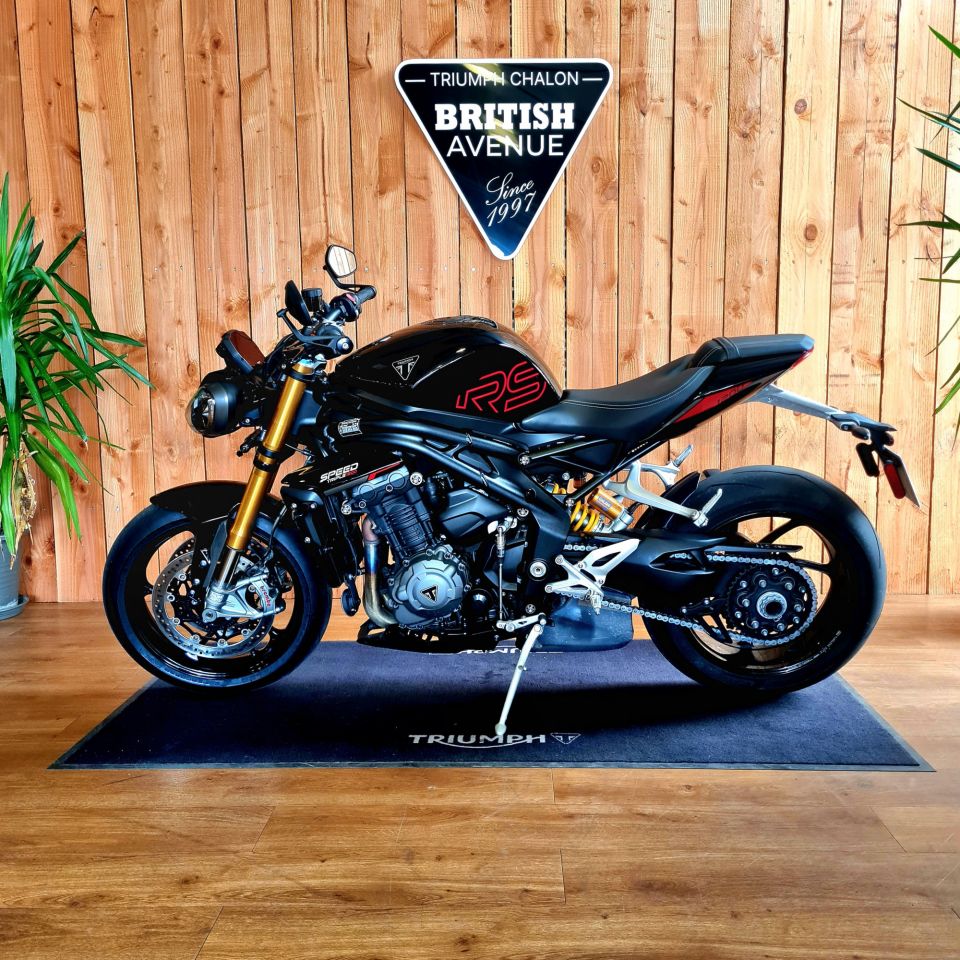TRIUMPH SPEED TRIPLE 1200 RS 4