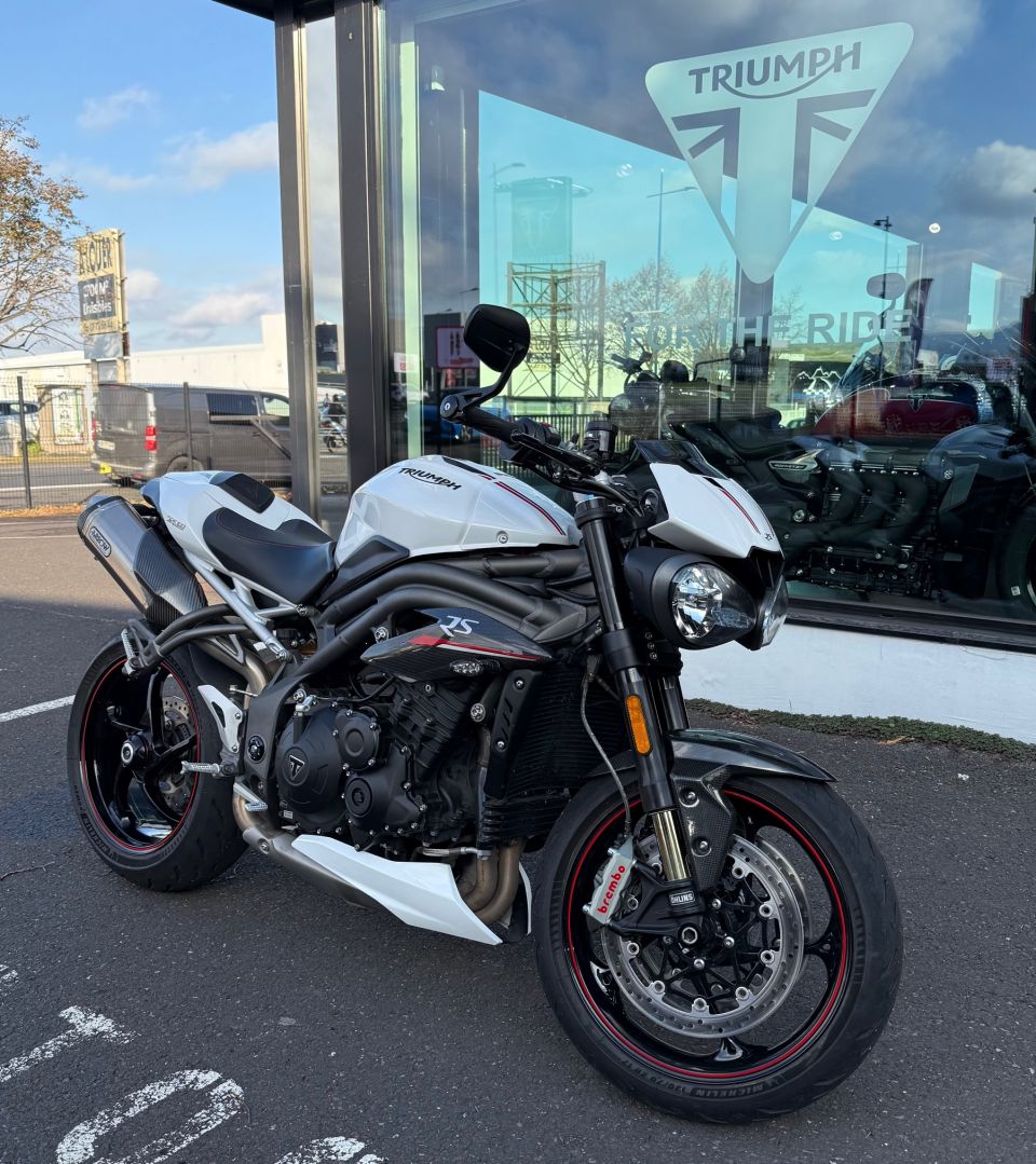 TRIUMPH SPEED TRIPLE 1050 RS 4