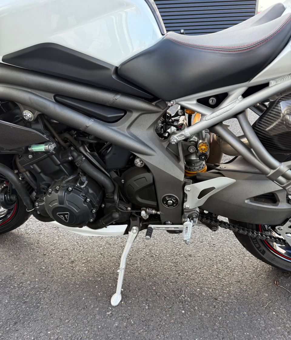 TRIUMPH SPEED TRIPLE 1050 RS 4