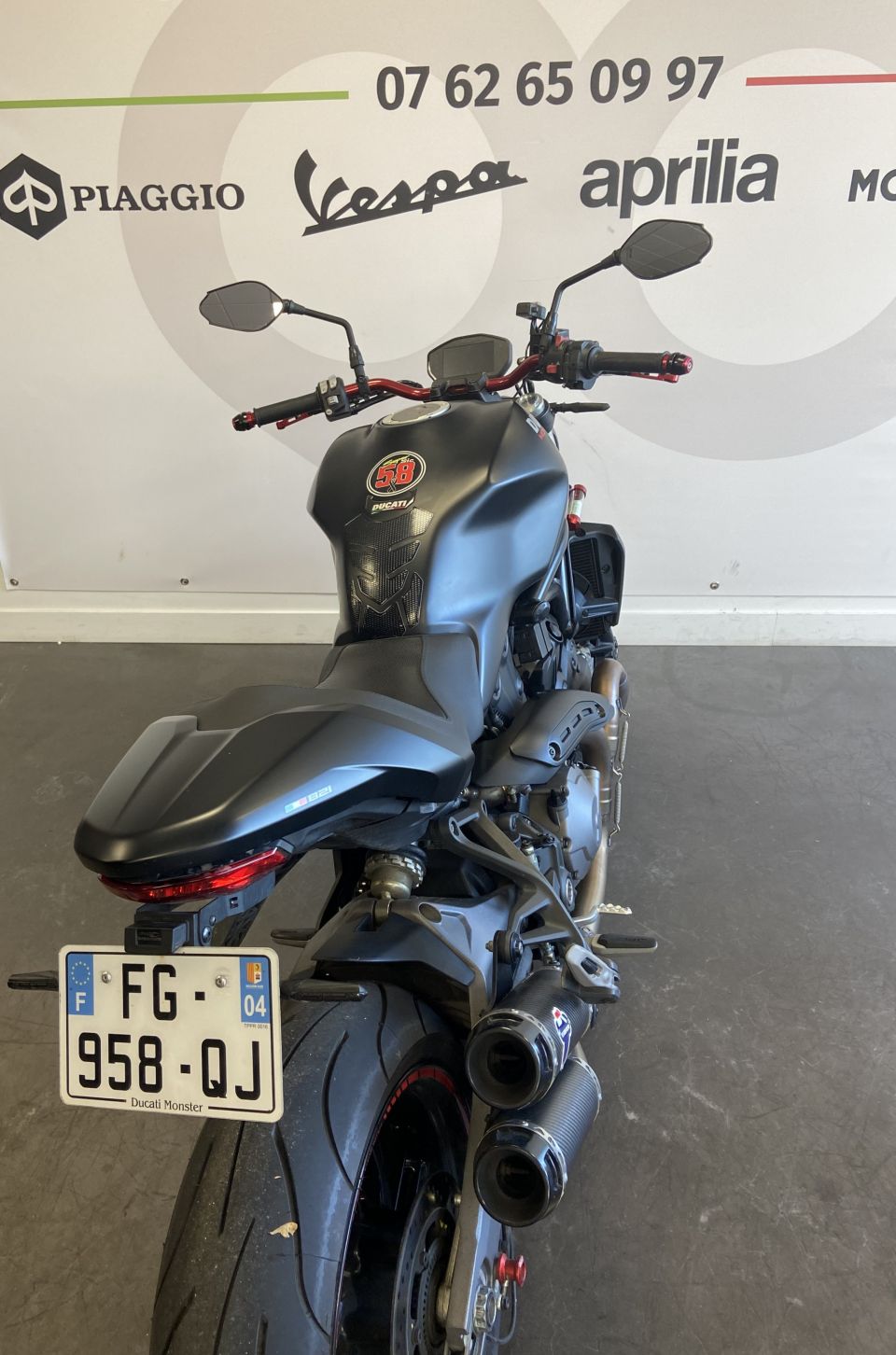 DUCATI MONSTER 821 4