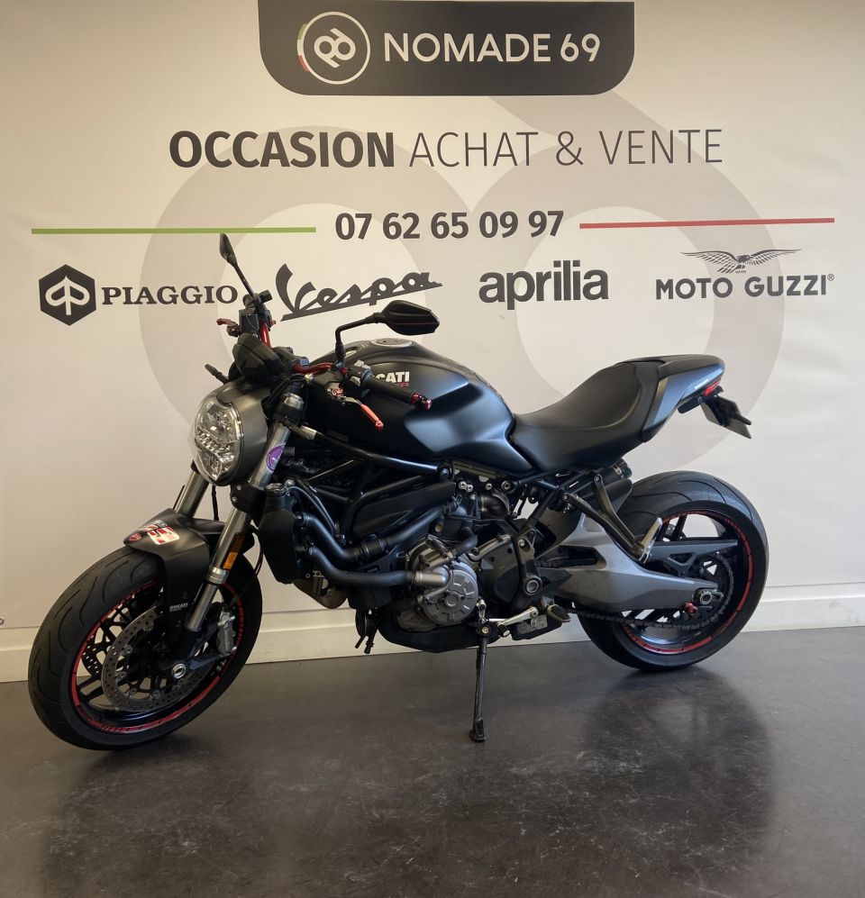 DUCATI MONSTER 821 4