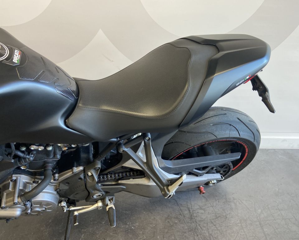 DUCATI MONSTER 821 4