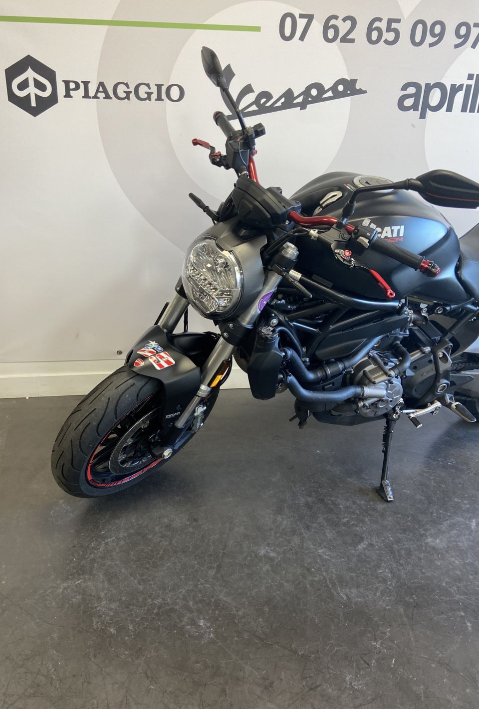 DUCATI MONSTER 821 4