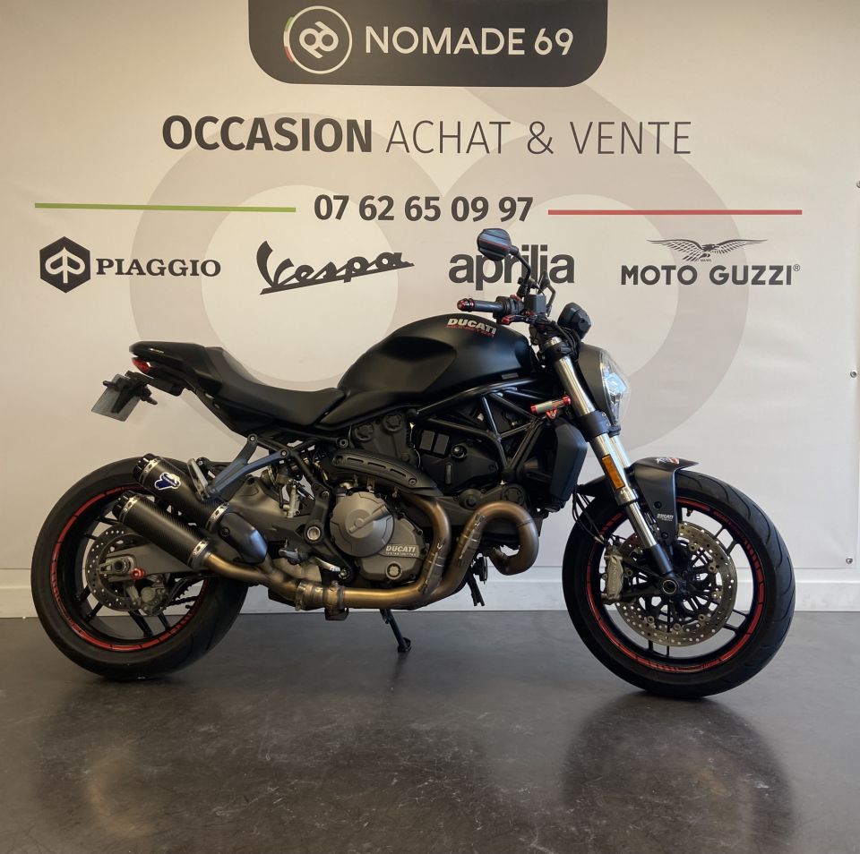 DUCATI MONSTER 821 4