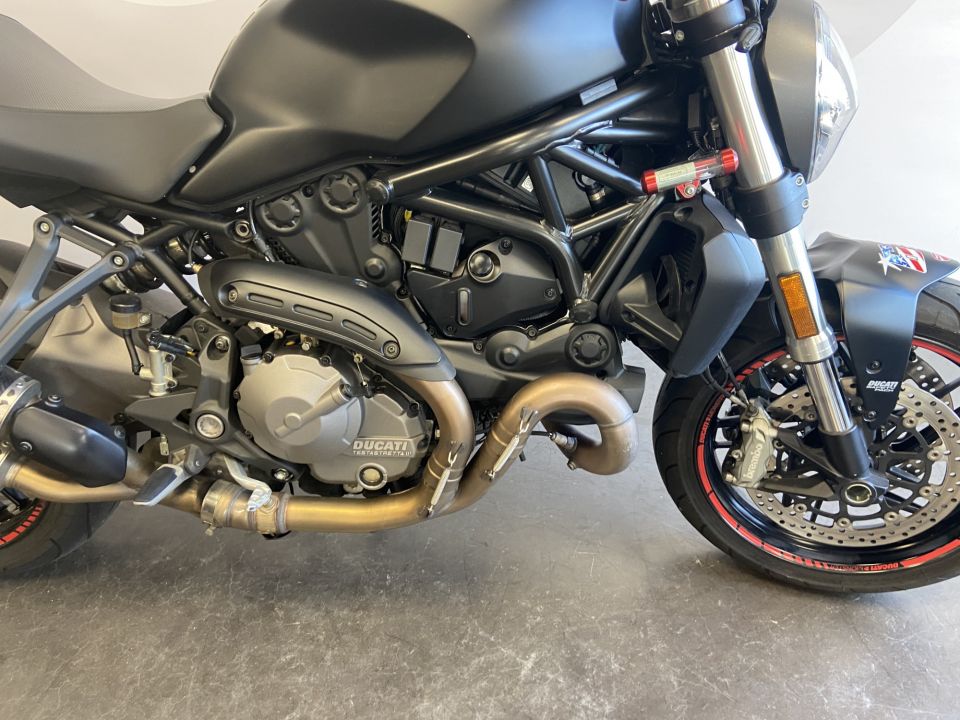 DUCATI MONSTER 821 4