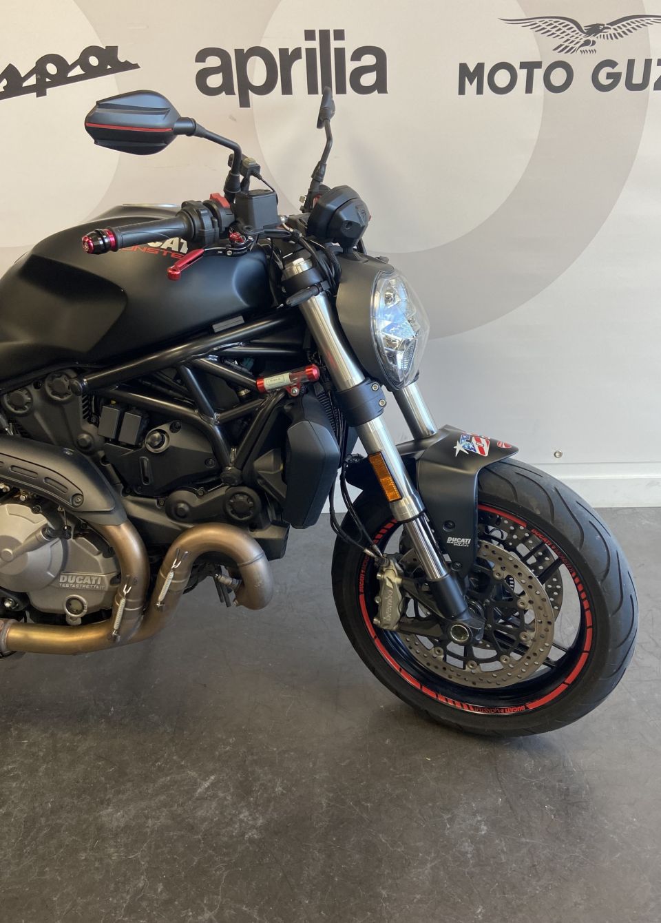 DUCATI MONSTER 821 4