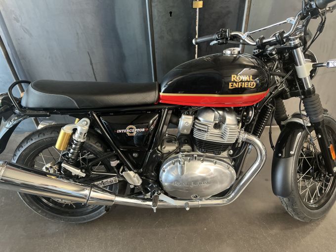 ROYAL ENFIELD INTERCEPTOR 4