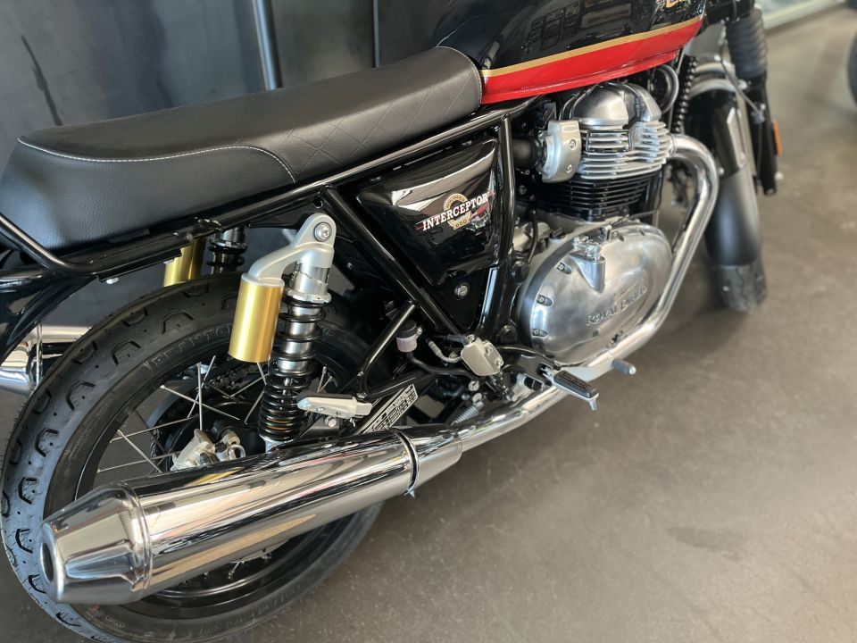 ROYAL ENFIELD INTERCEPTOR 4