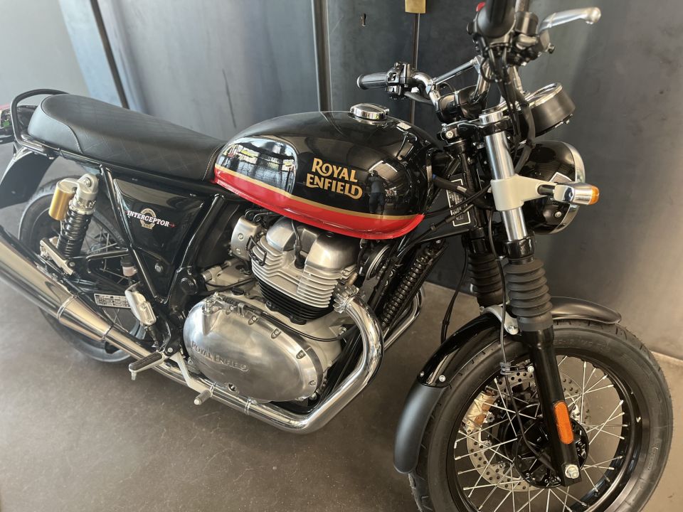 ROYAL ENFIELD INTERCEPTOR 4