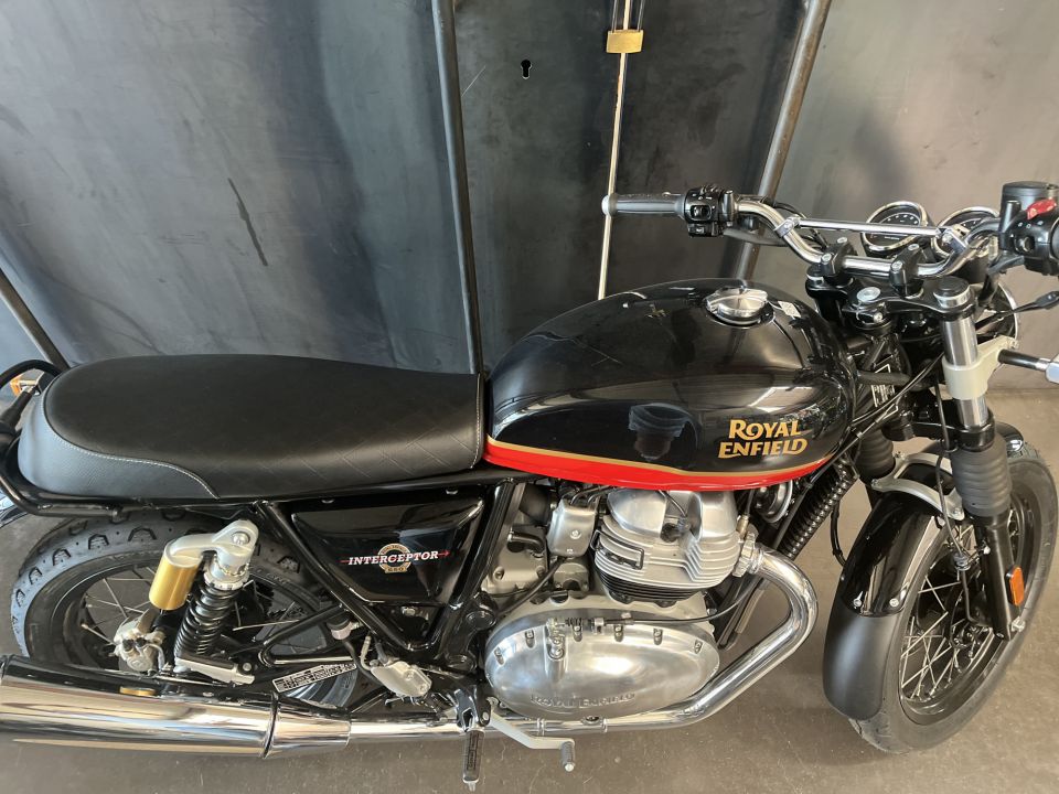 ROYAL ENFIELD INTERCEPTOR 4