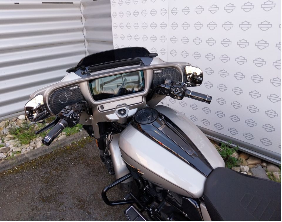 HARLEY-DAVIDSON TOURING STREET GLIDE 1977 CVO  4