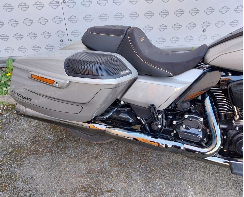 HARLEY-DAVIDSON TOURING STREET GLIDE 1977 CVO  4