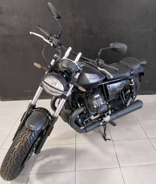 MOTO GUZZI V9 BOBBER - 2024