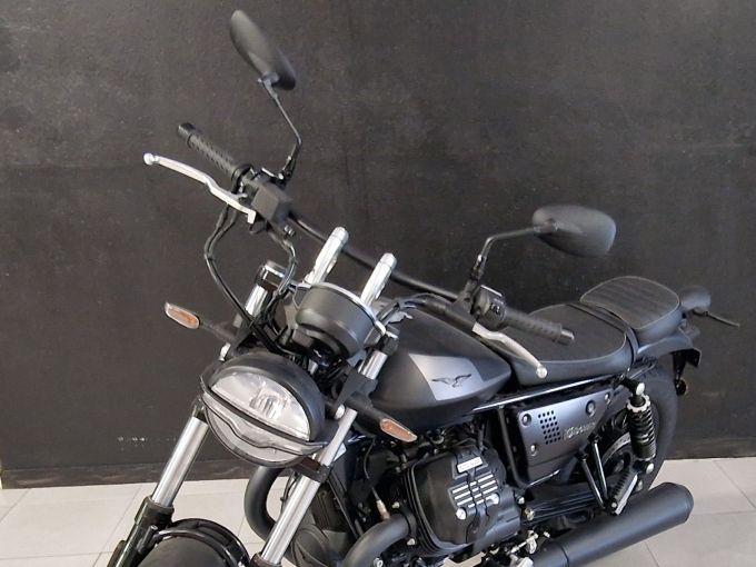 MOTO GUZZI V9 BOBBER 4